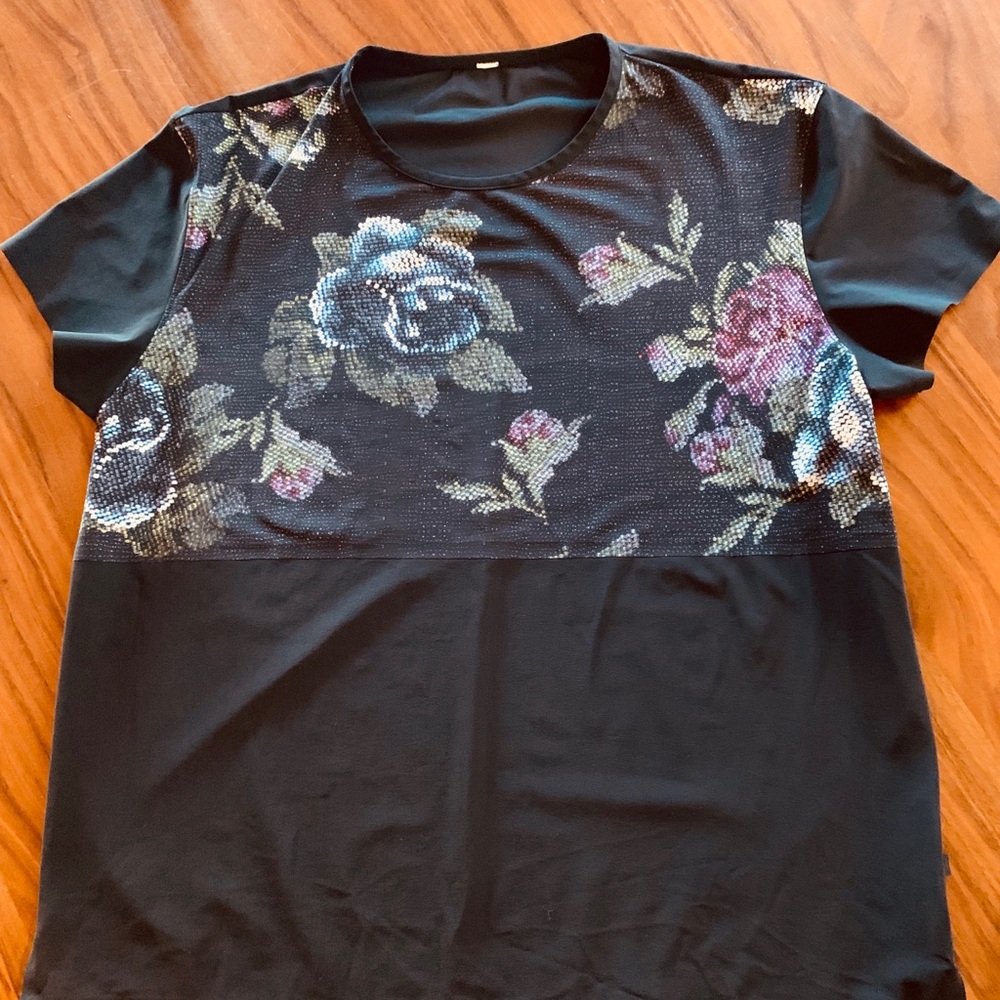 Lululemon workout top